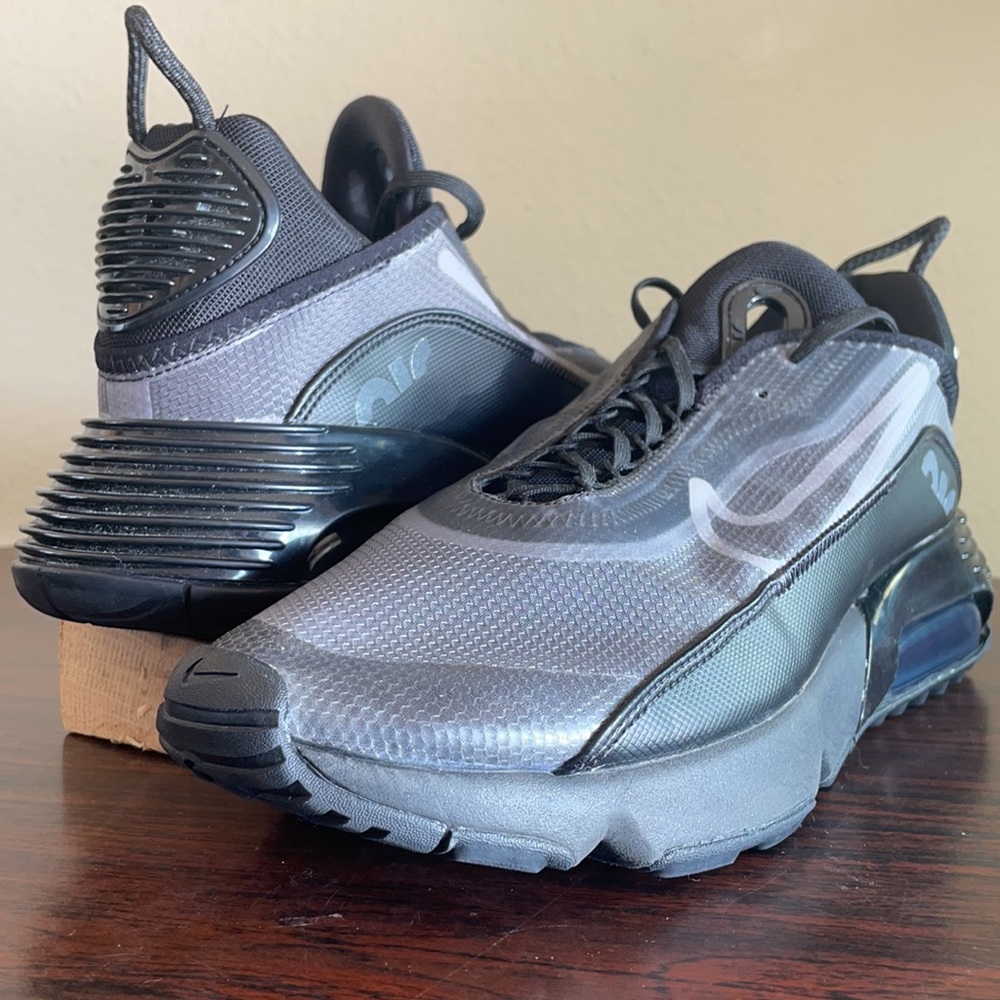 Nike Air Max 2090! Men size 11. Blk/gray